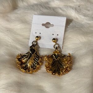 Golden Leaf Textured Earrings 🐹